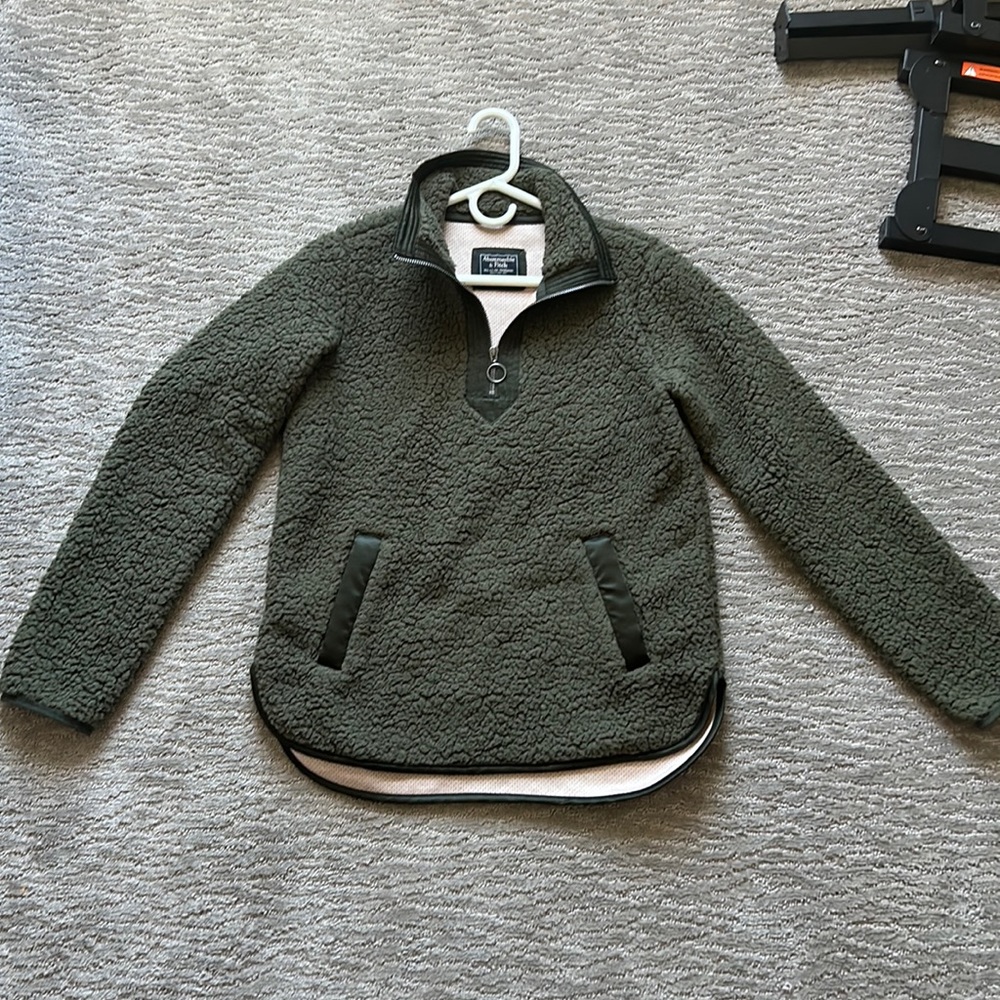 Olive Abercrombie and Fitch Sherpa 1/4 zip